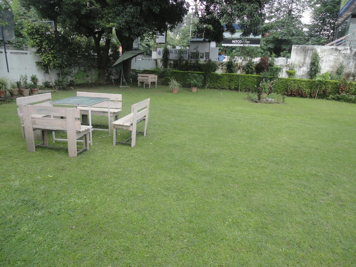 Hotel White House Dehradun Exterior photo